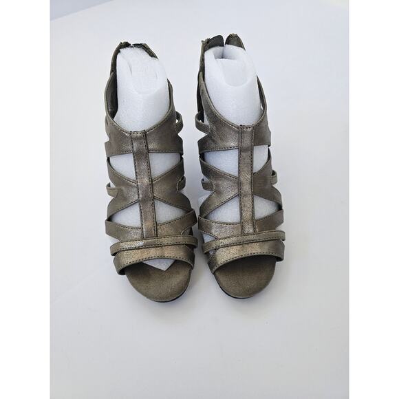Easy Street Amaze Sandals Heels Shoes Pewter Metallic Size 5.5M NWT and BOX - Picture 2 of 7